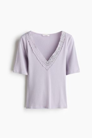 H&M Geripptes V-Shirt - Flieder