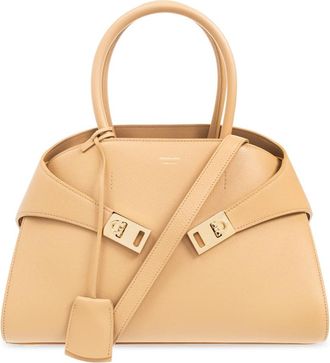 Ferragamo Hug Schoudertas - Dames - Handtassen - Beige - ONE Size - Leer - Tassen