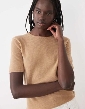 Arket Top slim a maniche corte in maglia di puro cachemire beige scuro-Neutro