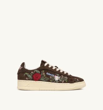 Autry DALLAS LOW FLORAL SNEAKERS IN BROWN SUEDE