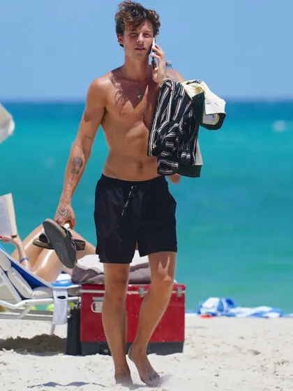 In spiaggia con stile: la guida all’estate 2024 per lui