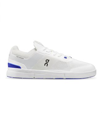 On WomenS The Roger Spin Sneakers In White/indigo