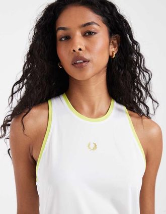 Fred Perry Canotta bianca da tennis con logo centrale-Bianco