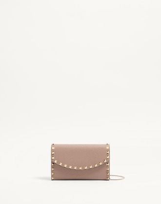 Valentino Garavani Rockstud Wallet With Chain In Grainy Calfskin Woman POUDRE UNI
