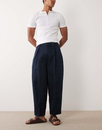 Asos Pantaloni sartoriali in misto lino blu navy con fondo ampio e cintura