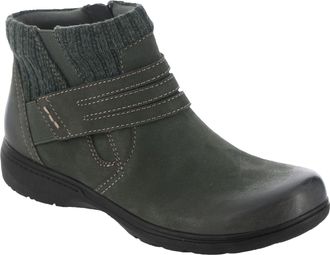 Clarks Womens Carleigh Lane Ankle Boot, Dark Green Nubuck, 5.5