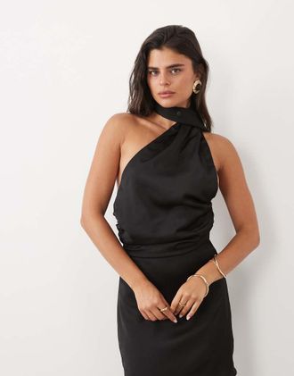 Tfnc abito maxi in raso con collo alto, orlo trasparente e dettaglio foulard in chiffon nero