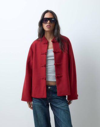 Asos giacca formale senza colletto con chiusure a alamari e finiture rosse-Rosso