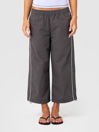 Rusty Played Low Rise Capri Track Pantalones Cortos gris
