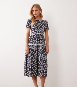 Nobody's Child Dara - Vestito midi blu navy a fiori con maniche ad aletta