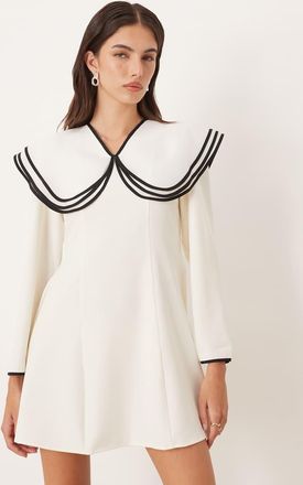 Sister Jane Sister Jane - Vestito corto bianco con dettagli a contrasto e colletto oversize
