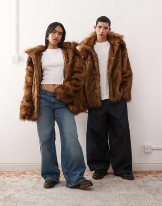 Reclaimed Vintage Giacca oversize unisex in pelliccia sintetica marrone con cappuccio