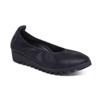 Aetrex Womens Brianna Slip-On Ballet Flat In Black