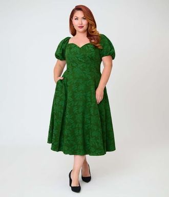 Unique Vintage Plus Size Jacquard Sweetheart Swing Dress in Green Floral Print at Nordstrom, Size 2X