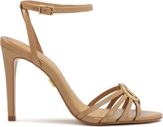 Kazar Beige sandalen met metalen monogram - Dames - Sandalen met hakken - Beige - 40 EU - Leer - Schoenen