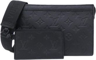 Louis Vuitton Black Leather Shoulder Bag (Pre-Owned)