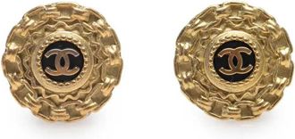 Chanel Orecchini CC a bottone in resina placcati oro con chiusura a clip 1995 - Nero