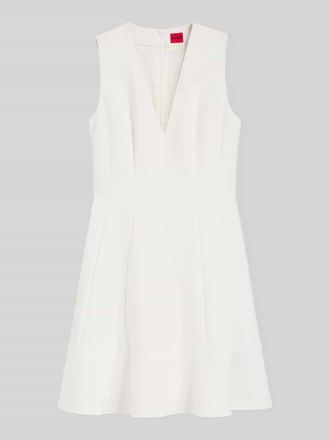 HUGO BOSS Figurbetontes Freizeitkleid mit tiefem V-Ausschnitt Modell KERSTY in Offwhite, Gr&ouml;&szlig;e 32