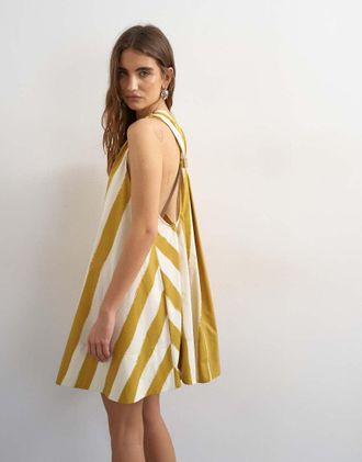 Topshop Vestito corto a trapezio allacciato al collo in popeline color senape a righe a contrasto-Giallo