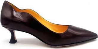 Mara Bini D&eacute;collet&eacute; met asymmetrische halslijn - Dames - Pumps - Bruin - 38 EU - Leer - Schoenen