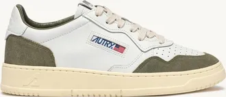 Autry MEDALIST LOW SNEAKERS IN WHITE LEATHER AND SMOKED GREEN SUEDE