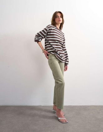 Topshop Runway - Jeans dritti kaki slavato a vita media-Verde