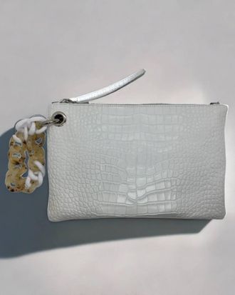 Berg&eacute; Womens Armonia Wristlet In White