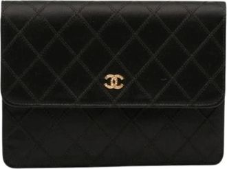 Chanel Pre-owned Clutches, female, Black, Size: ONE SIZE Pre-owned Quilted Satin Flap Clutch