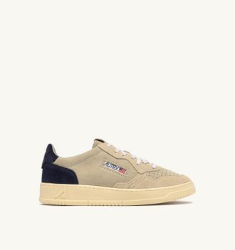 Autry MEDALIST LOW TRICOLOR SNEAKERS IN SUEDE COLOR ECRU PAPYRUS AND BLUE SPACE