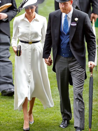 Grazie, Meghan! Ora sappiamo qual è il segreto per sopravvivere comodamente sui tacchi