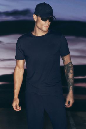 Alo | Conquer Reform Crewneck Short Sleeve Top in Navy, Size: Medium