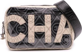 Chanel Borsa a tracolla Camellia in tela cerata con logo 2018 - Bianco