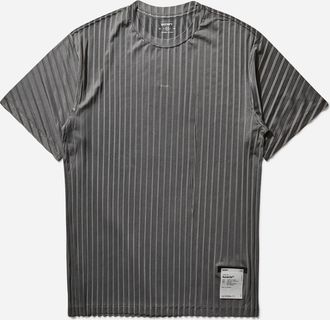 SATISFY Men s AuraLite Pleated T-Shirt Mineral Graphite