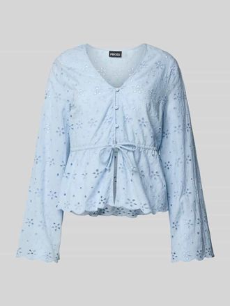 Pieces Regular Fit Langarmbluse mit Lochstickerei Modell ARMORINE in Hellblau, Gr&ouml;&szlig;e M