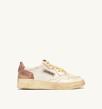 Autry MEDALIST LOW SUPER VINTAGE SNEAKERS IN WHITE SALMON AND VANILLA LEATHER