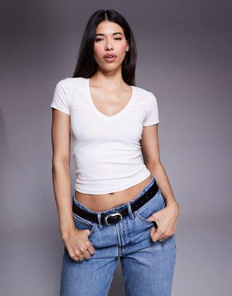 Good American T-shirt mini bianca con scollo a V-Bianco