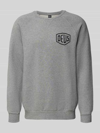 Deus Sweatshirt mit Logo und Rundhalsausschnitt in Mittelgrau, Gr&ouml;&szlig;e M