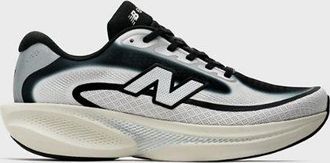 New Balance Hombre Ellipse en Negro/Gris, Talla 42.5