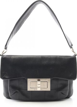 Chanel Leather Shoulder Bag (Pre-Owned)