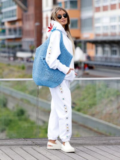 Travel-Outfit: So bist du bequem und stylisch gekleidet fürs Reisen