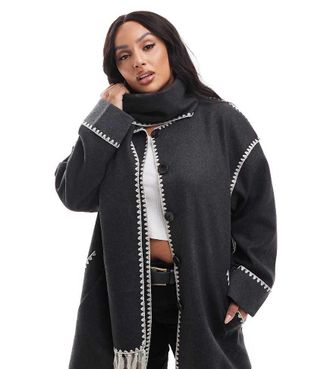 Only Cappotto grigio scuro con bordi smerlati e sciarpa