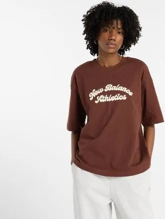 New Balance Mujer Linear Heritage Oversized T-Shirt en Marrón, Jersey de algodón, Talla 2XL