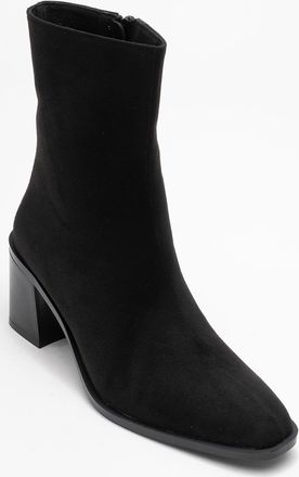 Prologue Chara Blokhak Enkellaars