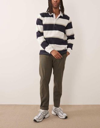 Mango Pantaloni verde salvia con vita regolabile e pieghe sul davanti