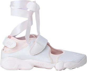 Nike Air Rift SE Sneakers - Dames - Outdoorschoenen - Roze - 36 EU - Satijn - Fitness