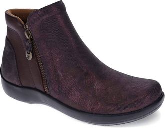 Revere Comfort Shoes Womens Charleston Ankle Boots In Chocolate Angle