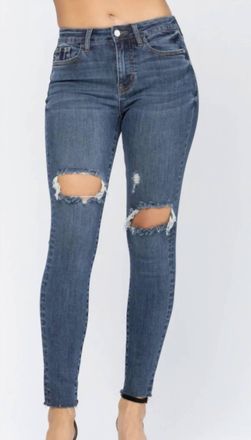 Judy Blue Mid Rise Destroyed Knee Skinny Jeans In Medium Wash