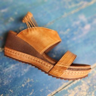 Antelope Womens Danny Wedge In Taupe