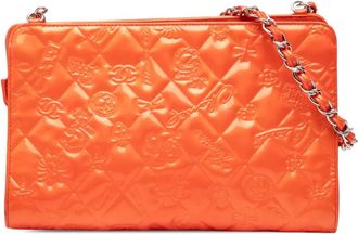 Chanel 2006-2008 Quilted Embossed Patent Lucky Symbols Pochette shoulder bag - women - Patent Leather - One Size - Orange