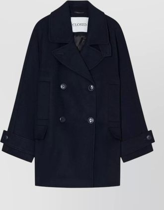 Closed wool double-breasted peacoat